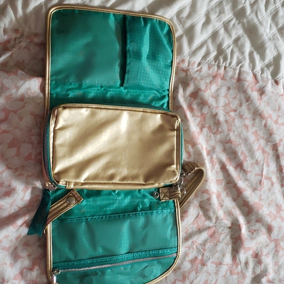 LillyBit Clutch - Picture 2 of 5